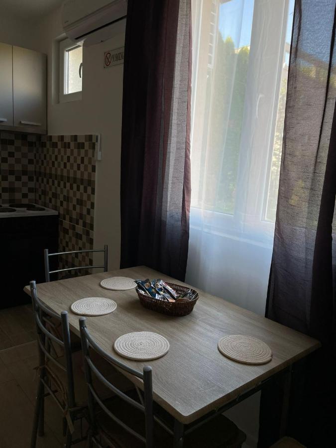 Apartmani Marija Zemun Zemun Polje Dış mekan fotoğraf