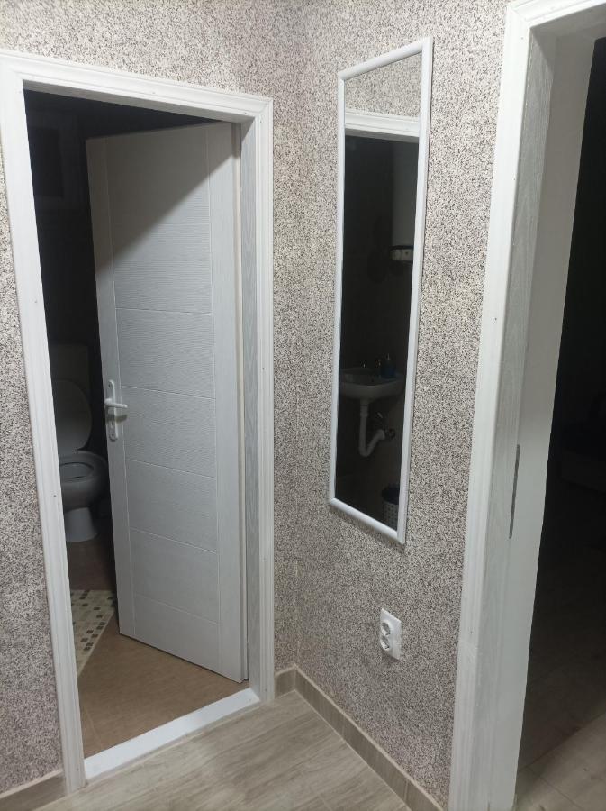 Apartmani Marija Zemun Zemun Polje Dış mekan fotoğraf